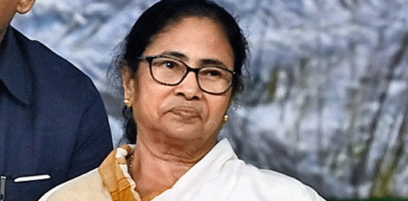 वोटर लिस्ट संशोधन को लेकर चुनाव आयोग पर भड़कीं ममता